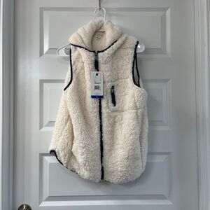 Sherpa vest with hood